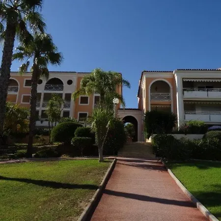 Appartamento T2 A Giens Avec Grande Terrasse, Piscine Et A Proximite Des Plages - Fr-1-335-160 Hyères