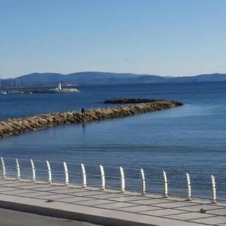 Appartamento T2 A Giens Avec Grande Terrasse, Piscine Et A Proximite Des Plages - Fr-1-335-160
