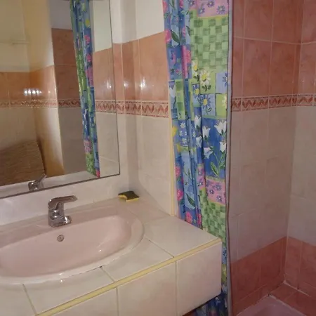 شقة T2 A Giens Avec Grande Terrasse, Piscine Et A Proximite Des Plages - Fr-1-335-160 Hyères