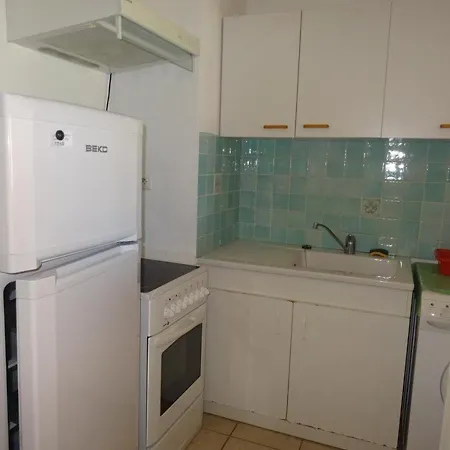 شقة T2 A Giens Avec Grande Terrasse, Piscine Et A Proximite Des Plages - Fr-1-335-160